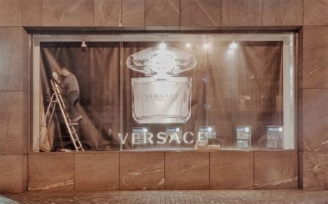 La Storia di Versace: tutti i retroscena dell’iconico brand 